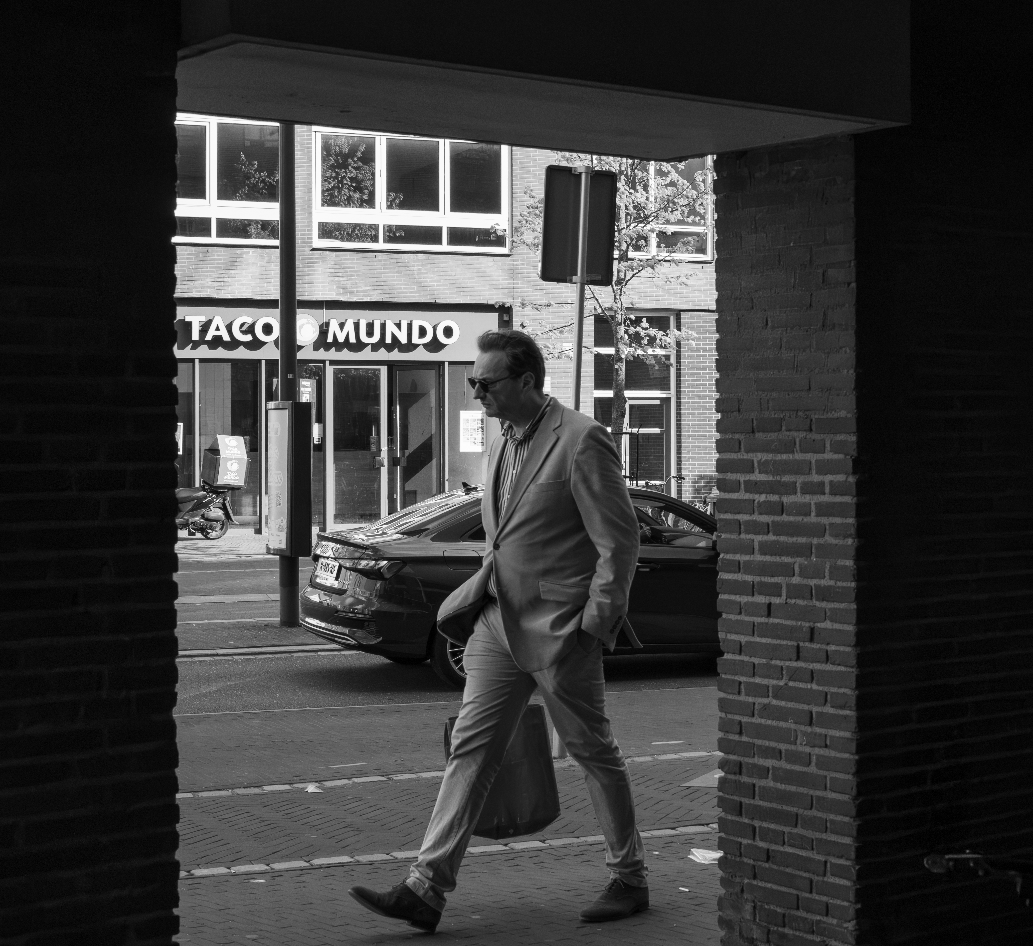 Leiden - Guy in suit
